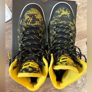 Under Armour Curry One Size 9.5 rarely worn